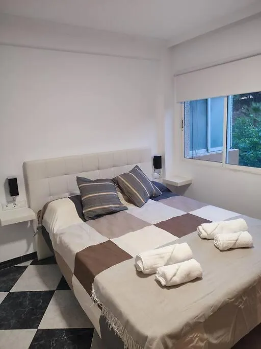 아파트 Apartamento En Playa Carvajal 푸엔히롤라