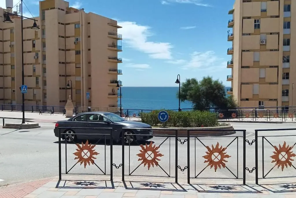 Apartamento En Playa Carvajal 푸엔히롤라